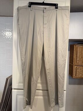 Dockers Men's Classic Pleated Dress Pants in Light Beige size 42x30 3:22